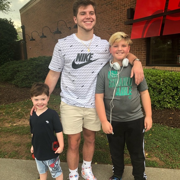 Meet your Posher, Jennifer - Picture 7 of 8